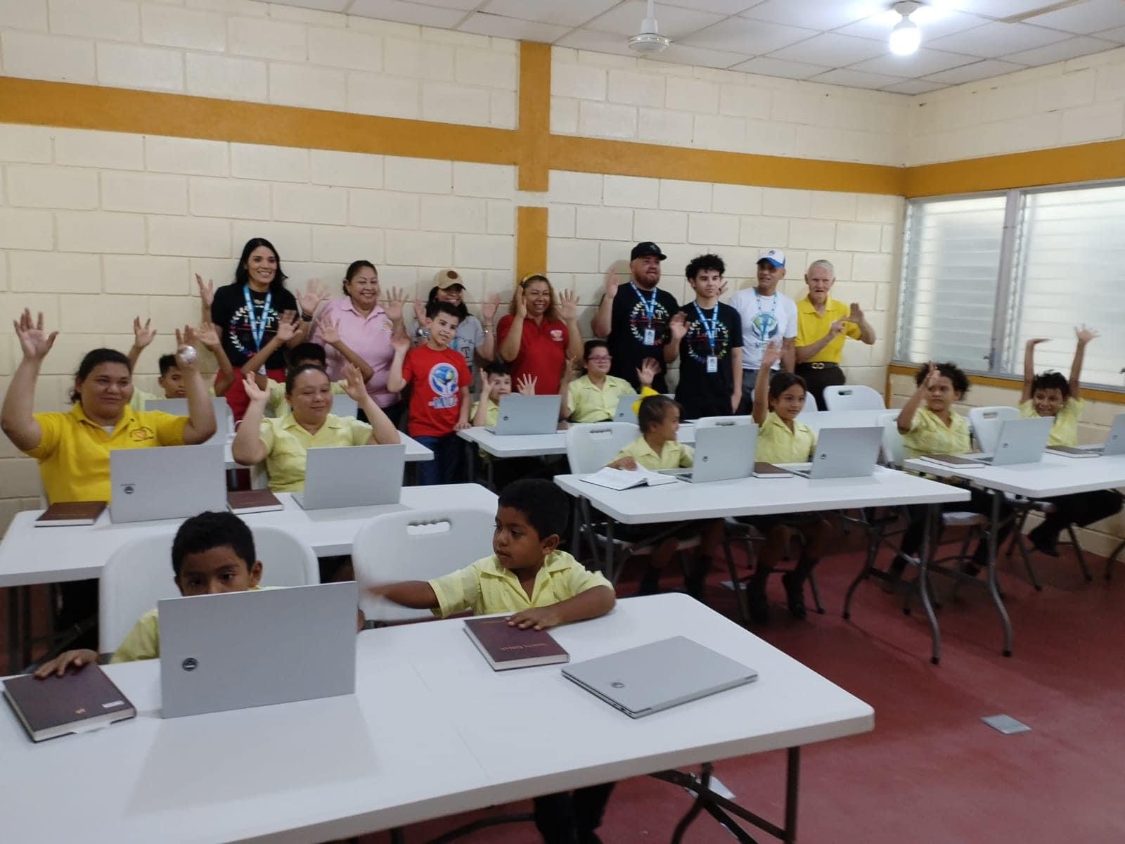 Salón de informática 2023